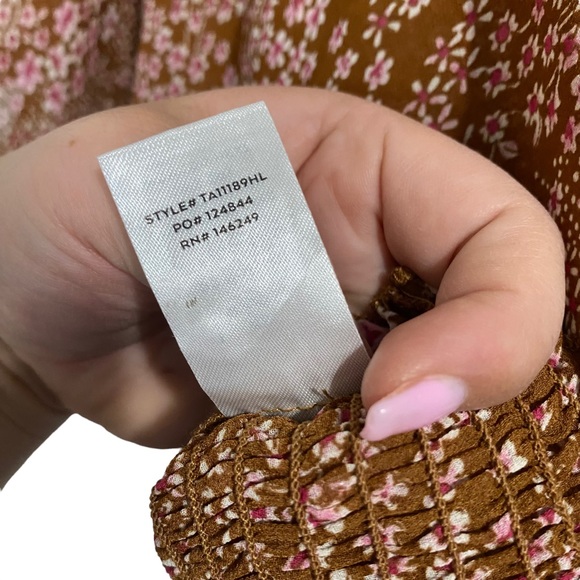 Lulu’s Brown Floral Flowy Sleeves Smocked Hem V-Neck New With Tags-M - Picture 8 of 9